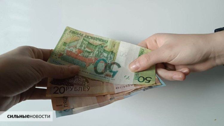 А вы верите в денежные приметы? Спросили у гомельчан, почему они не выбрасывают старые кошельки и зачем стригут ногти по вторникам