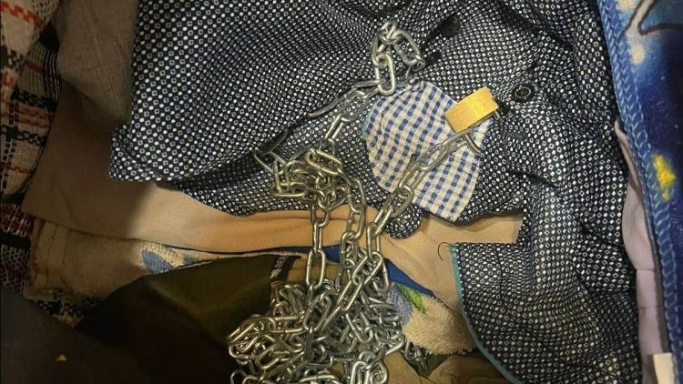 В Санкт-Петербурге будут судить белоруса, который держал свою дочь на цепи, избивал и морил голодом