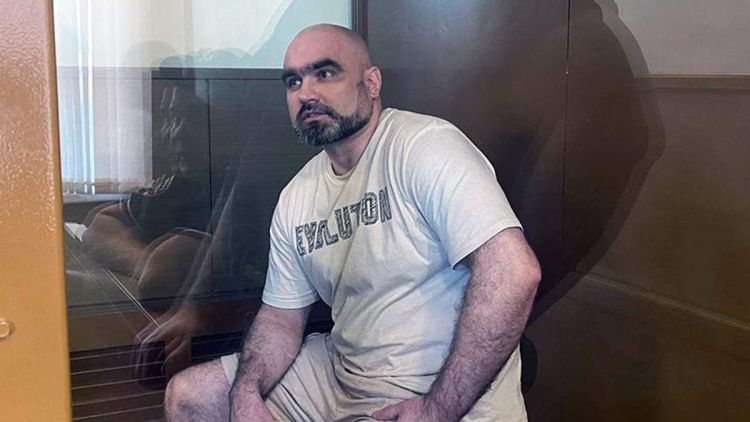 В России ко второму пожизненному заключению приговорили маньяка по прозвищу «Душитель». За 4 года он изнасиловал и убил 31 женщину. Считалось, что его первой жертвой стала белоруска