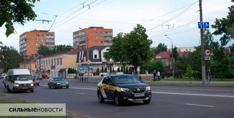 «Ударяет свою жену кулаком в лицо, а потом пытается ремень безопасности обмотать вокруг моей шеи». Таксисты поделились с «Сильными Новостями» самыми дикими историями из своей работы