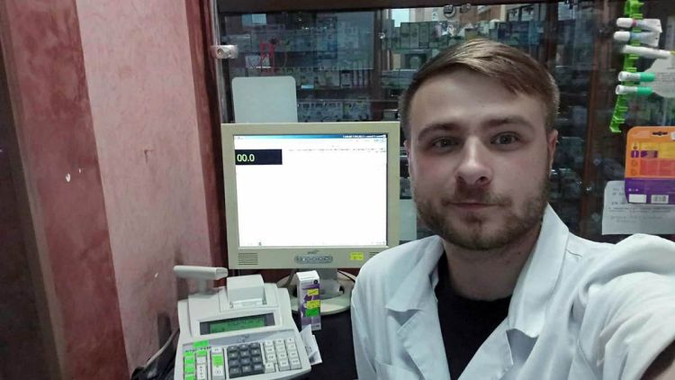 «В гостях у друзей люблю заглядывать в их аптечки – они даже рады». Спросили у аптекаря о бесполезных и опасных лекарствах, просьбах продать без рецепта и (не)стеснительных пациентах