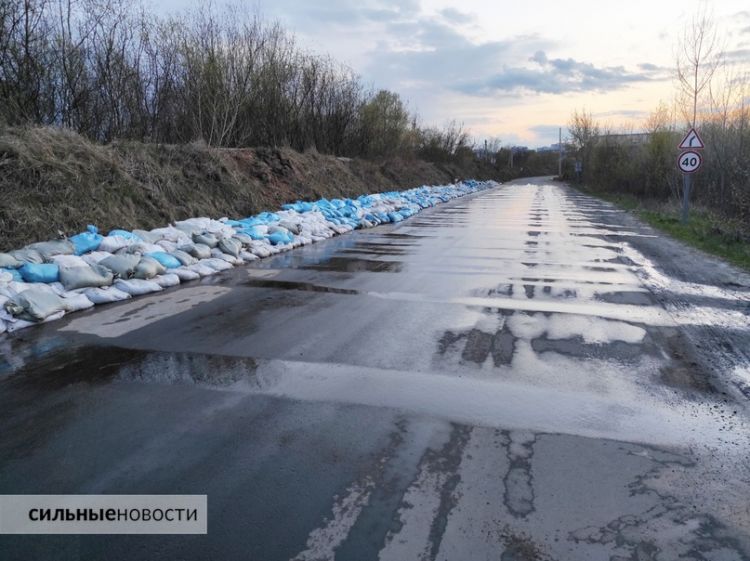 Учим тапки плавать, готовим кирпичи и чиним вольер. «Сильные Новости» поговорили с горожанами, дома которых из года в год затапливает вода. Речь пойдет не про Якубовку и Монастырек