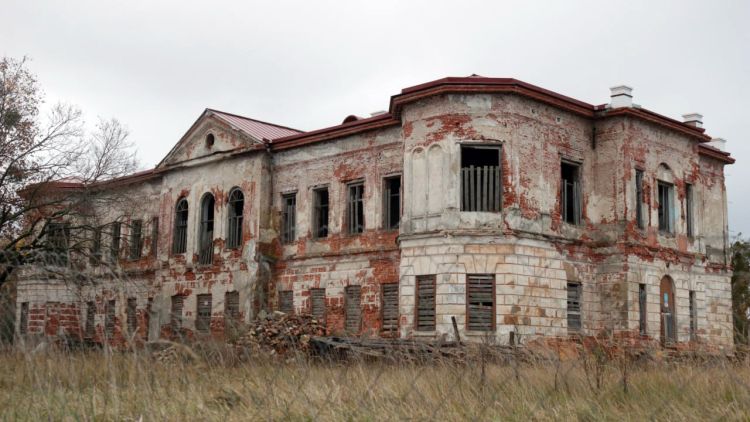 «А расказаць, як майму бацьку пан у шапку цукерак насыпаў?» Даведаліся, як нараўляне ўспамінаюць Горватаў, якія пабудавалі палац у Нароўлі