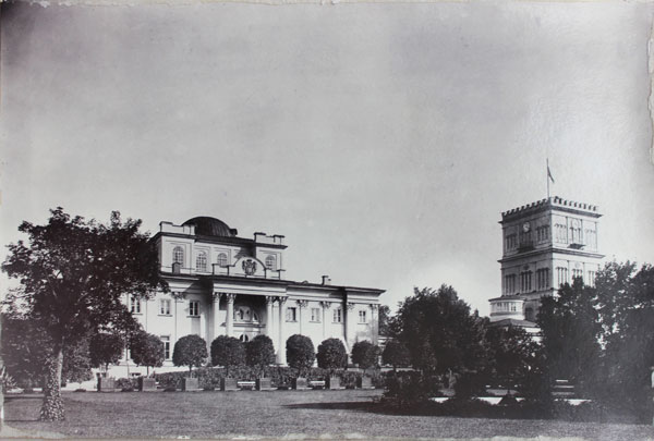 Вид на партер и главный фасад Гомельского дворца (1911)