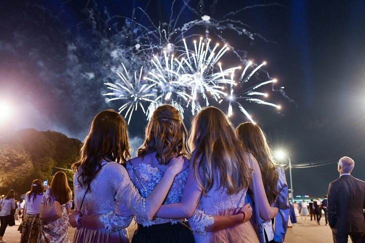 «Конец света», 200 килограмм бумаги и «папа Лехи». Гомельские ведущие рассказали, какие выпускные вечера из тех, которые им доводилось проводить, запомнились им больше всего и почему, изображение №4