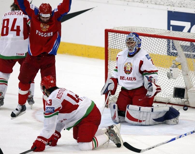 Команда Латвии впервые в истории пробилась в полуфинал чемпионата мира по хоккею. «Сильные Новости» вспомнили годы, когда белорусы были близки к такому же достижению, изображение №1
